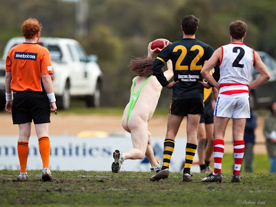 Borat Umpires the Footy!