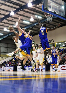 I’ve just won the 2009  SEABL – Basketball  “Best action” award with this picture.
